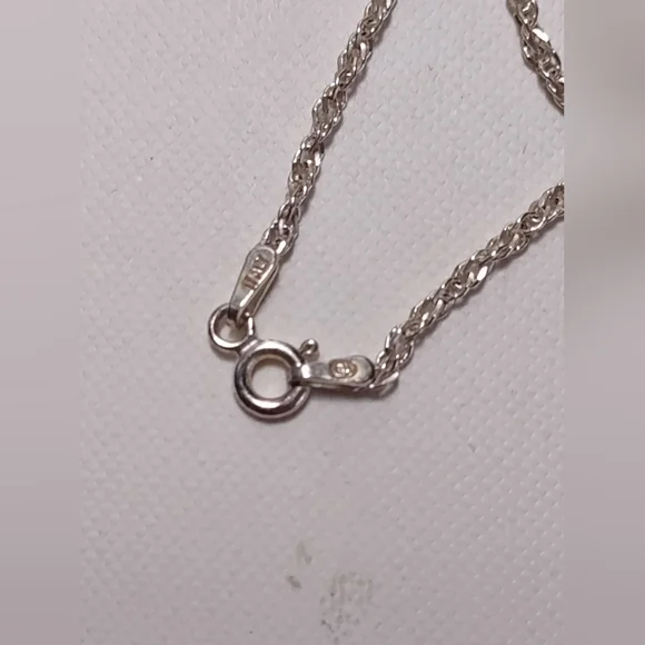 Luck Symbol pendant with 20" chain - Picture 3 of 8